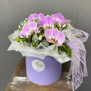 Hat box with flowers 'Tenderness of an orchid'