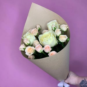 Bouquet 'Mixed Roses in Kraft Paper'