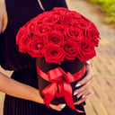 Red roses in a black box, 21 pcs
