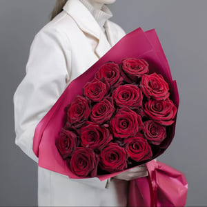 Bouquet of fifteen red roses