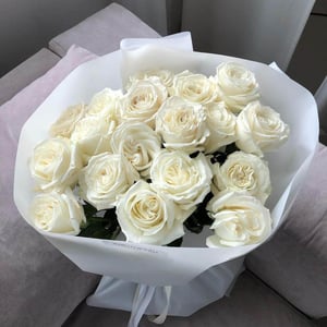 Bouquet of white roses Astoria
