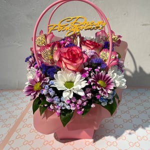 Arrangement 'Handbag of flowers'
