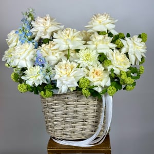 Blumenkorb 'Weiße Zärtlichkeit'