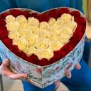 Caja de flores 'Corazon de rosas'