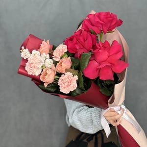 Dance of Colors: bouquet with French roses