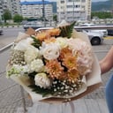 Bouquet in beige tones