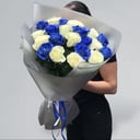 Blumenstrauß 'Strauß aus blauen und weißen Rosen'