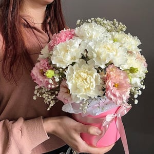Hat box with flowers 'Flowers in a box 2'