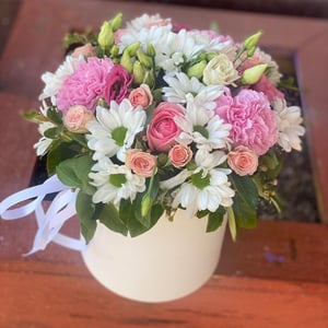 Hat box with flowers 'Berleburg'