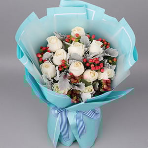 Bouquet of white roses