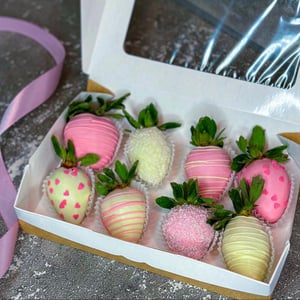 Set of 8 chocolate covered strawberries