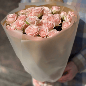 Blumenstrauß 83 aus einer buschigen Pfingstrose