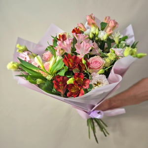 Bouquet: Alstroemeria, Roses, Lisianthus