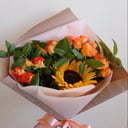 Ramo de rosas y girasoles