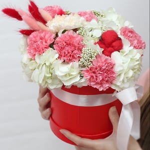 Hat box with flowers 'Yoke'