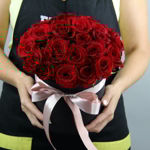 Hat box with flowers 'Success'