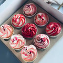 9 rote Muffins