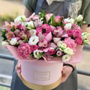Hat box with flowers 'Spectacular bouquet'