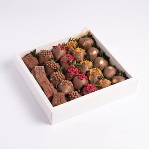 Chocolate-covered strawberries "Susan" - 25 pieces.