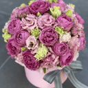 Hat box with flowers 'Composition "Yvette"'