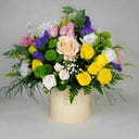 Hat box with flowers 'Mix in a box'