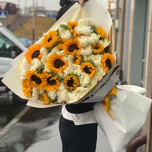Bouquet with helianthus