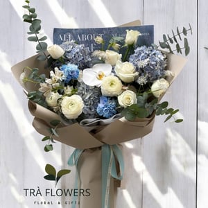 Blumenstrauß 'Blue Rhapsody: Eine Symphonie der Gelassenheit'