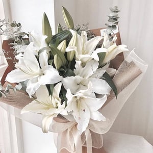 Ramo 'Fragrant lilies'