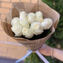 Blumenstrauß '9 white roses in craft paper'