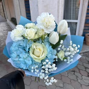 Bouquet of hydrangeas, roses and tulips