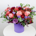 Hat box with flowers 'Vibrant violet'