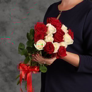 Bouquet of 15 red and white roses