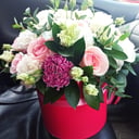 Hat box with flowers 'Happiness'