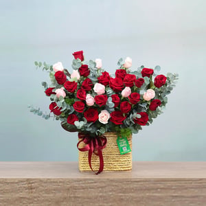 Blumenkorb 'Eleganz der purpurroten Rose'