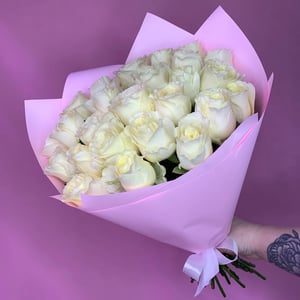 Bouquet 'Tender Roses, 25 stems in pink packaging.'