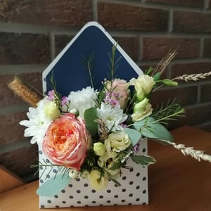 Arrangement 'Composition in an envelope'